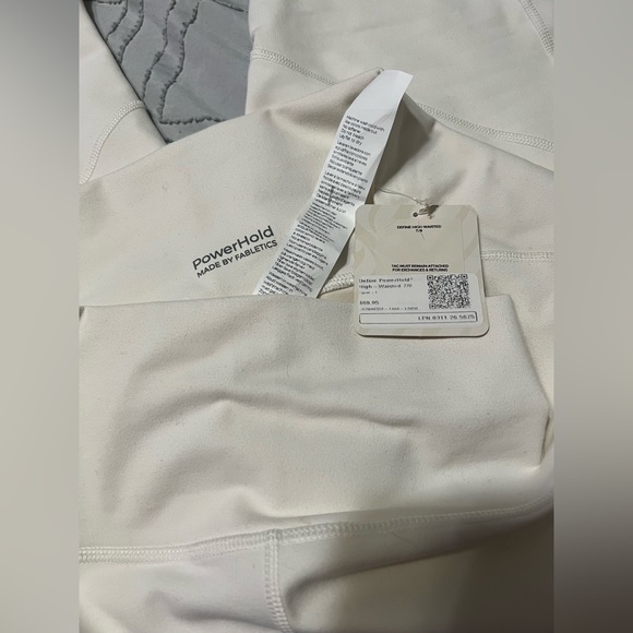 NWT Fabletics Define Power Hold High Waisted cream cropped leggings, large - Picture 3 of 3